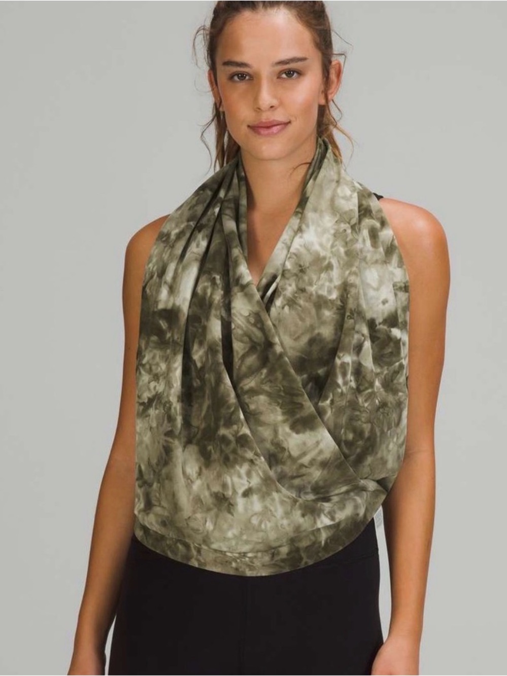 Lululemon Customizable Snap Scarf - Olive Green